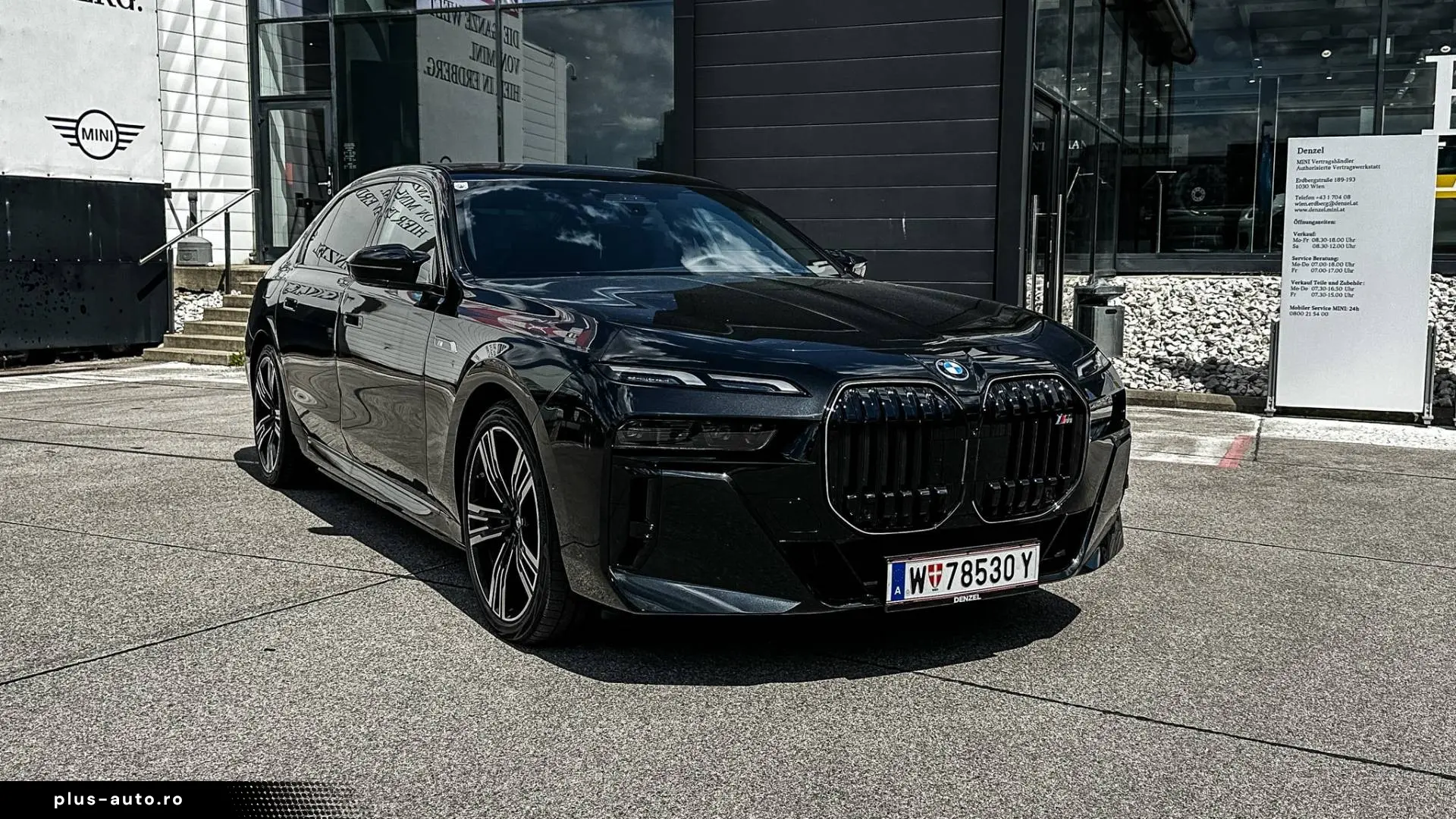 BMW M760e xDrive Executive Lounge Rear TV Massage Sky Lounge
