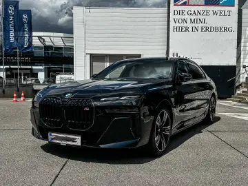 BMW M760e xDrive Executive Lounge Rear TV Massage Sky Lounge