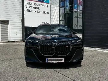 BMW M760e xDrive Executive Lounge Rear TV Massage Sky Lounge