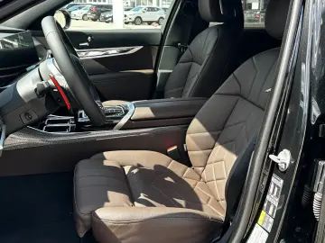 BMW M760e xDrive Executive Lounge Rear TV Massage Sky Lounge