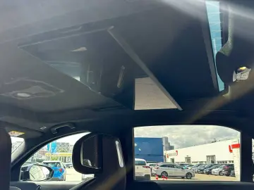 BMW M760e xDrive Executive Lounge Rear TV Massage Sky Lounge