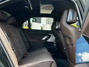 BMW M760e xDrive Executive Lounge Rear TV Massage Sky Lounge