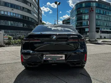 BMW M760e xDrive Executive Lounge Rear TV Massage Sky Lounge