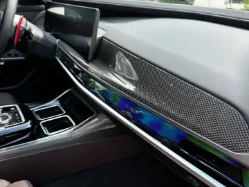 BMW M760e xDrive Executive Lounge Rear TV Massage Sky Lounge