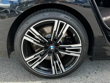 BMW M760e xDrive Executive Lounge Rear TV Massage Sky Lounge