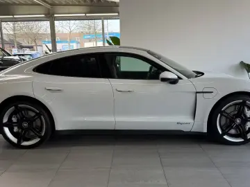 Porsche Taycan Keramik 14 Wege Pano Chrono Sport Navi