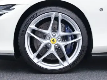 Ferrari Roma Spider    Ferrari Frankfurt