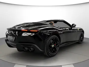Ferrari Roma Spider