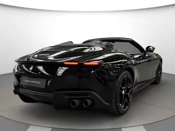 Ferrari Roma Spider