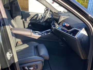 BMW X6 M60i xDrive Preț de listă 148.000€ SoftClose Pano