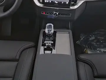 VOLVO XC90 T8 Plus Dark Recharge Plug-In Hybrid AWD