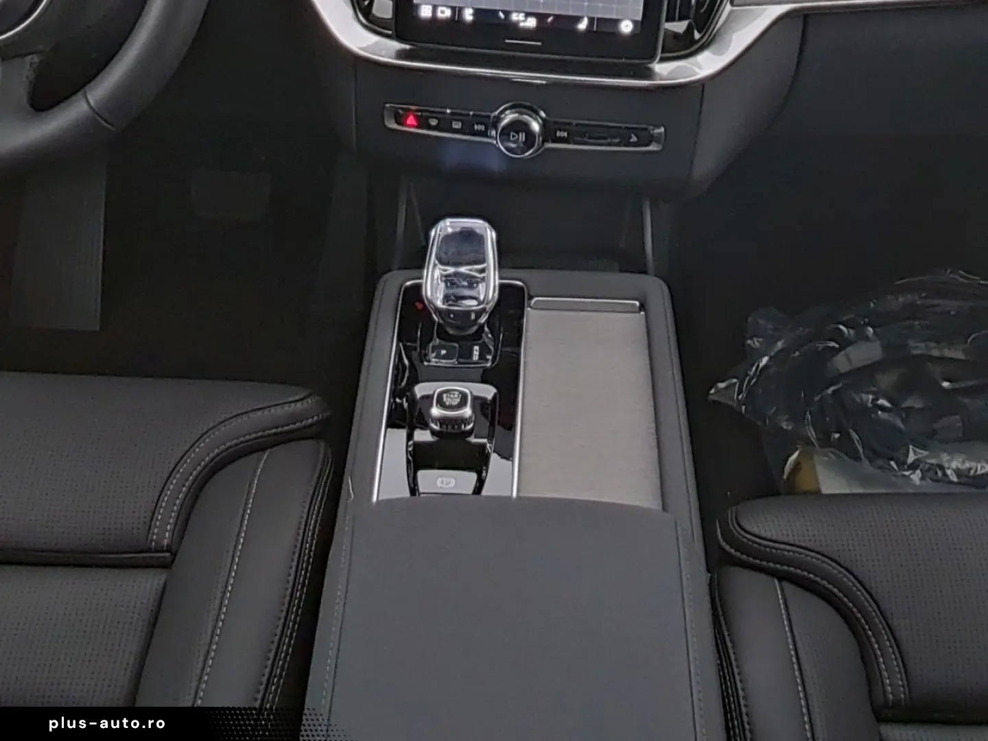 VOLVO XC90 T8 Plus Dark Recharge Plug-In Hybrid AWD