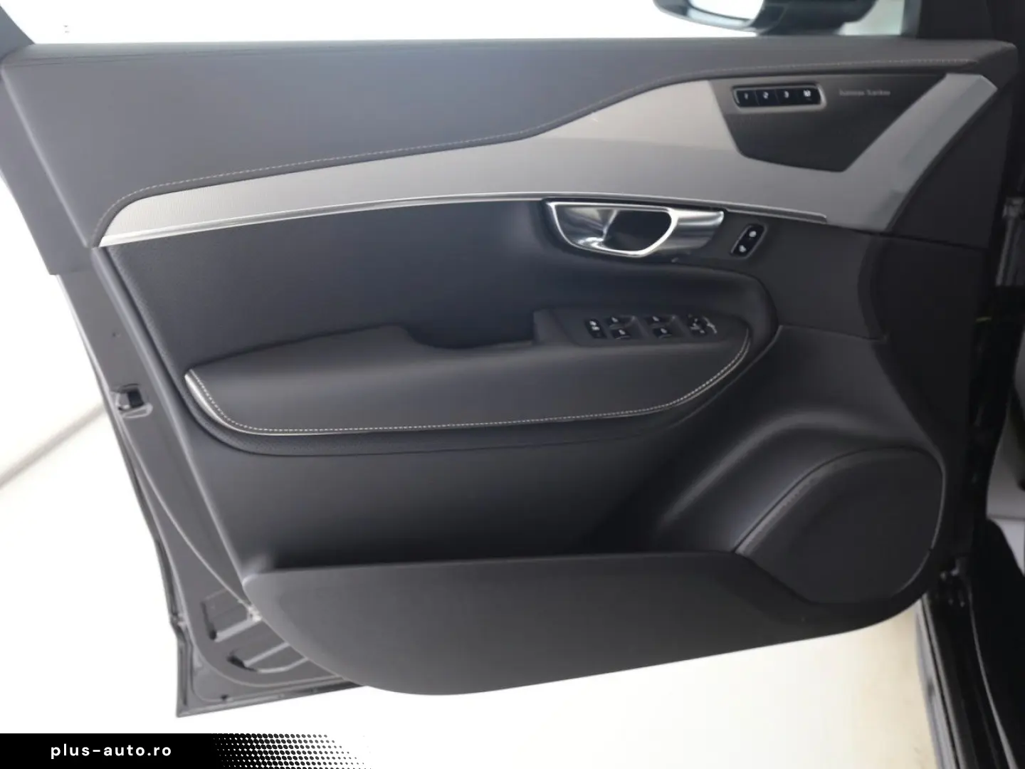 VOLVO XC90 T8 Plus Bright Recharge Plug-In Hybrid AWD
