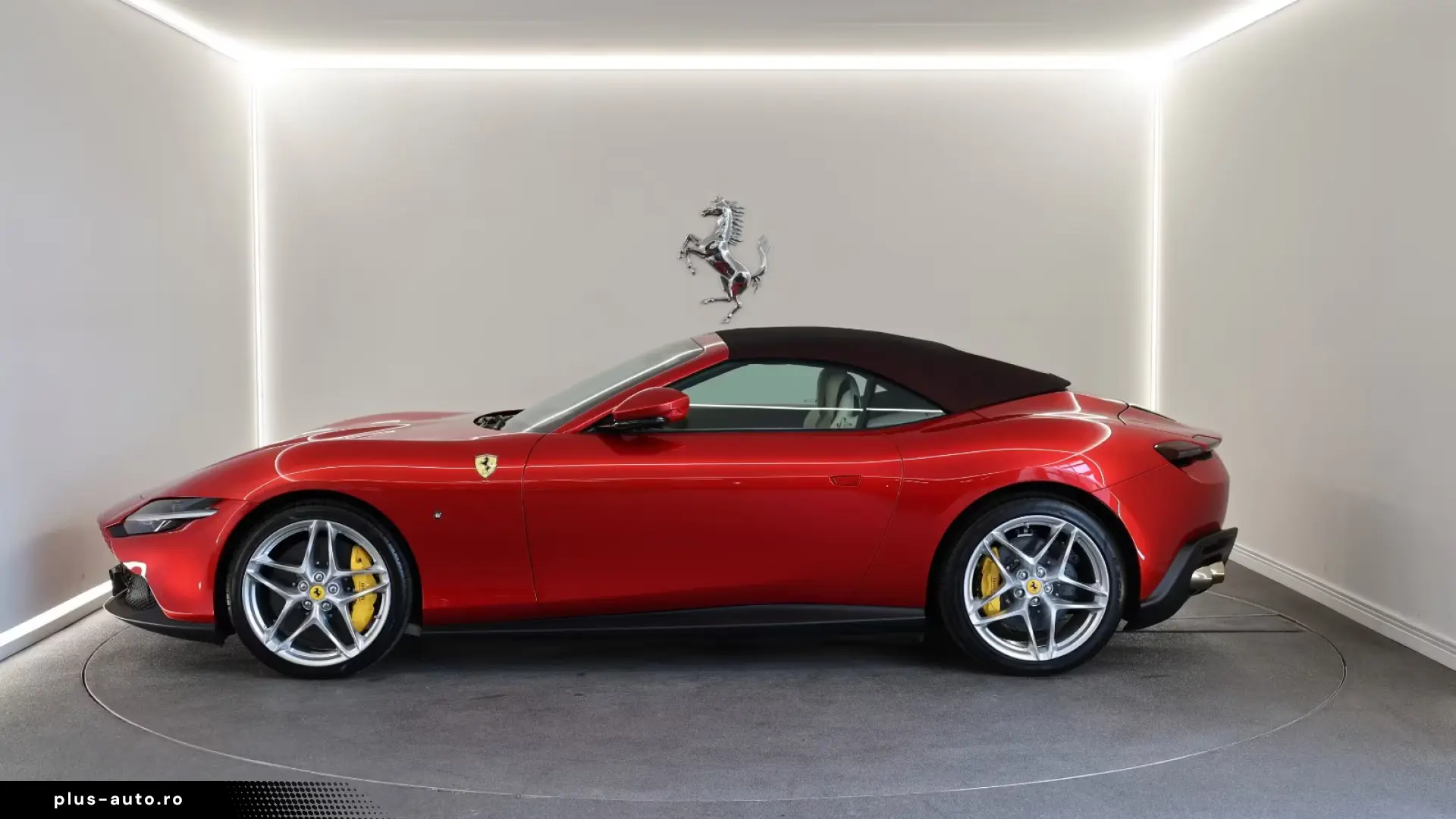 Ferrari Roma Spider   Rosso Magma