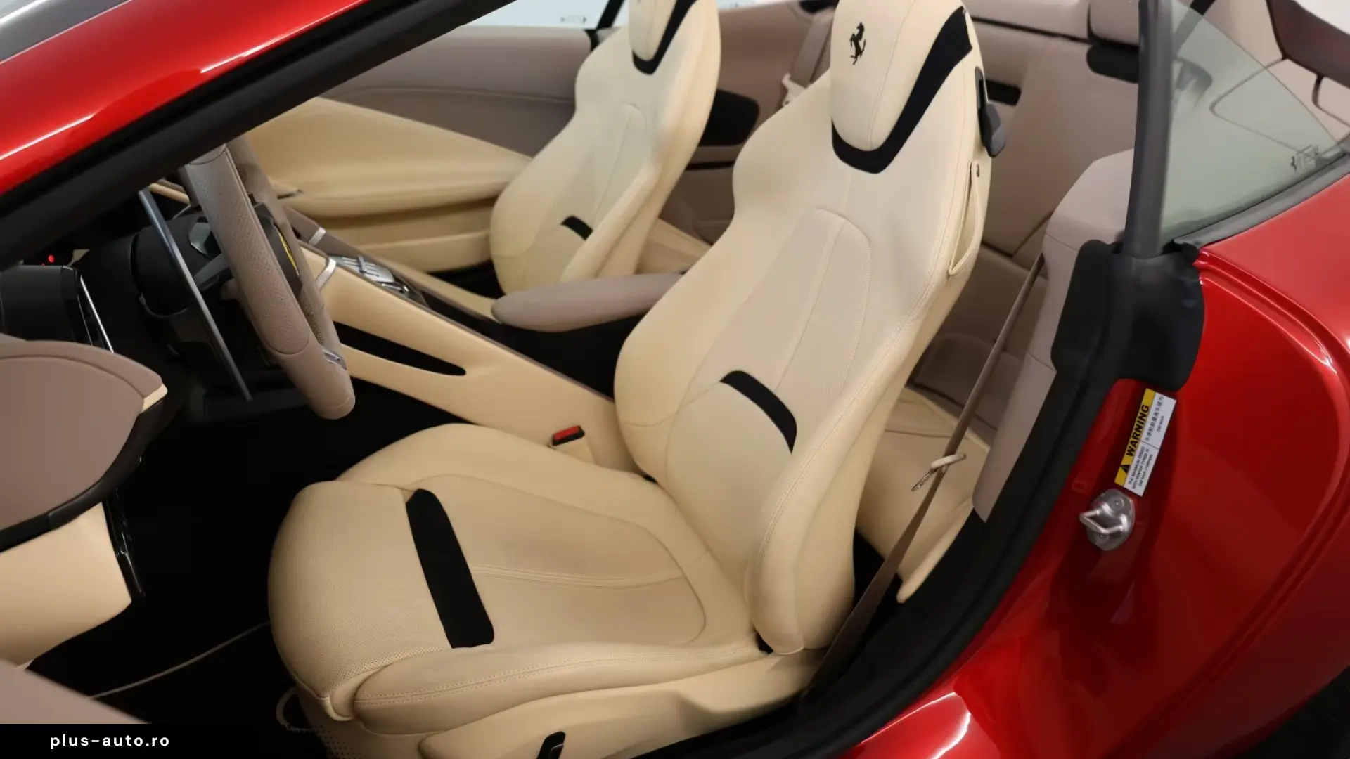 Ferrari Roma Spider   Rosso Magma