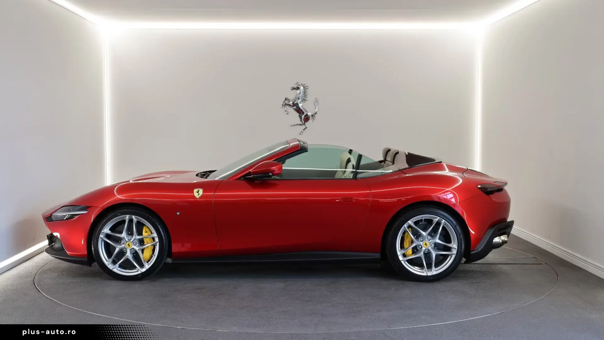 Ferrari Roma Spider   Rosso Magma