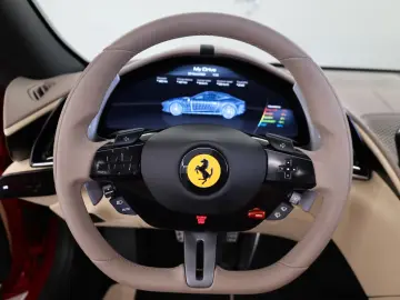 Ferrari Roma Spider   Rosso Magma