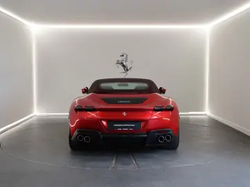 Ferrari Roma Spider   Rosso Magma