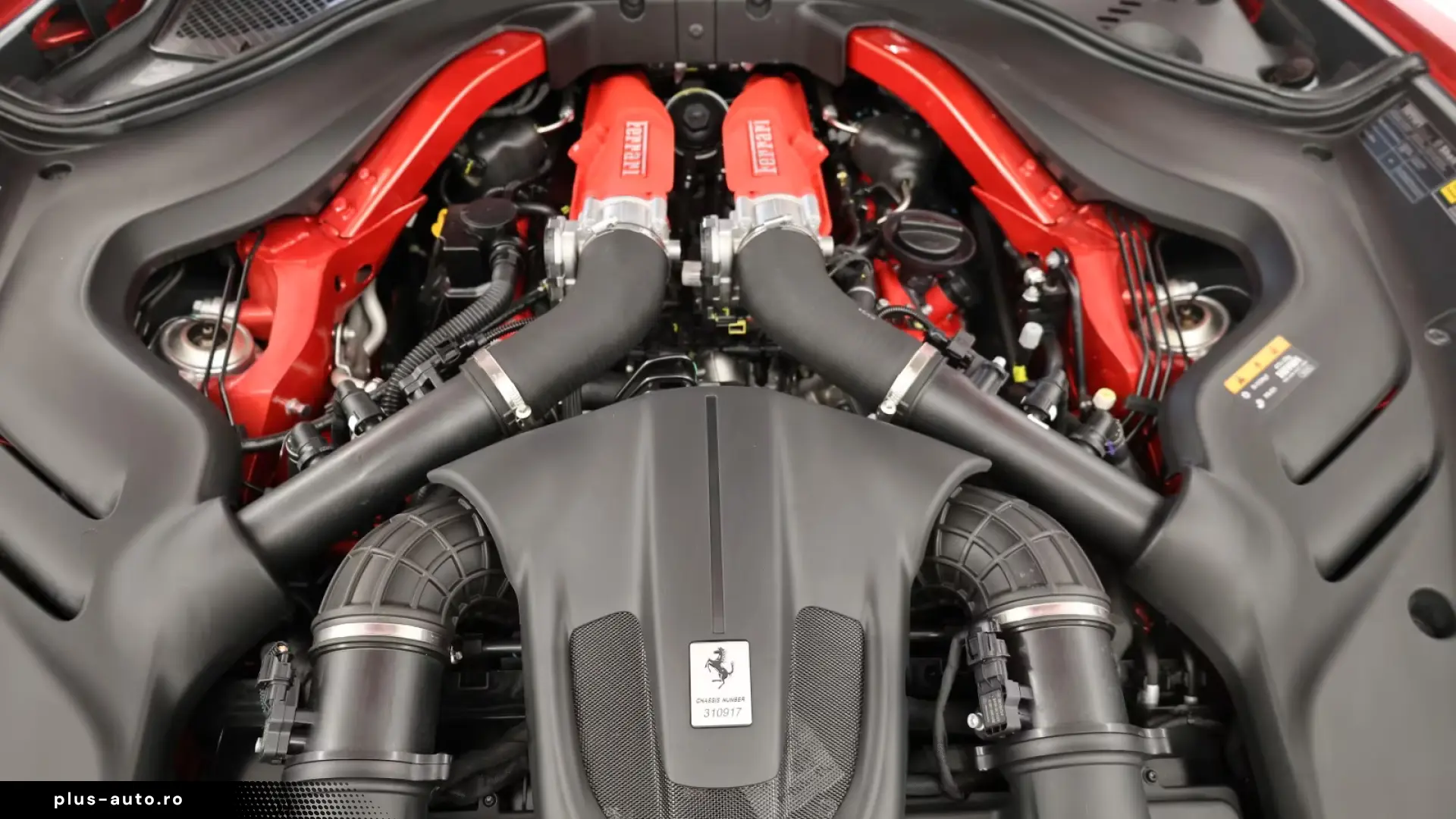 Ferrari Roma Spider   Rosso Magma
