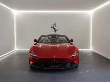 Ferrari Roma Spider   Rosso Magma
