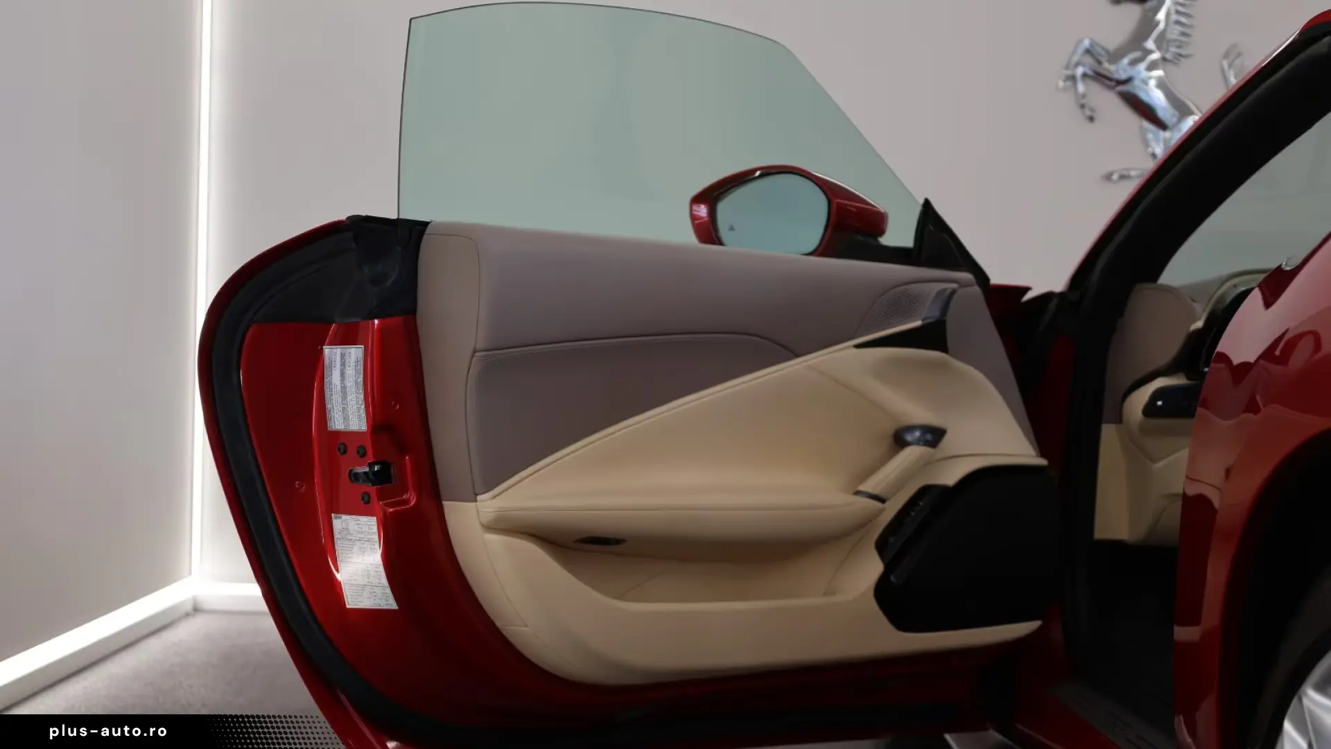 Ferrari Roma Spider   Rosso Magma