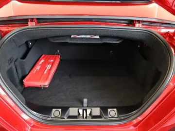 Ferrari Roma Spider   Rosso Magma