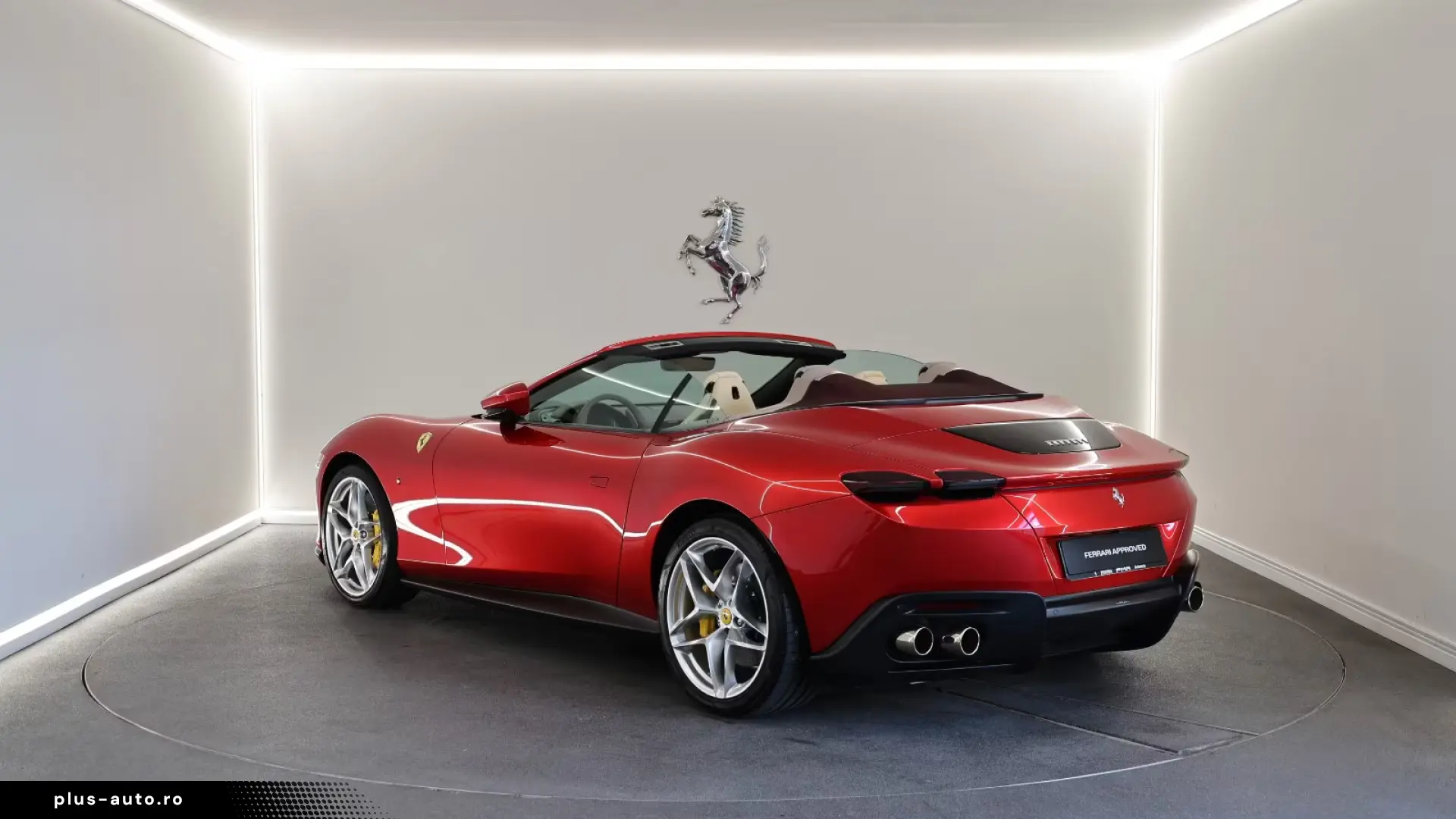 Ferrari Roma Spider   Rosso Magma