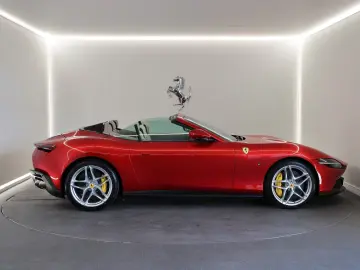 Ferrari Roma Spider   Rosso Magma