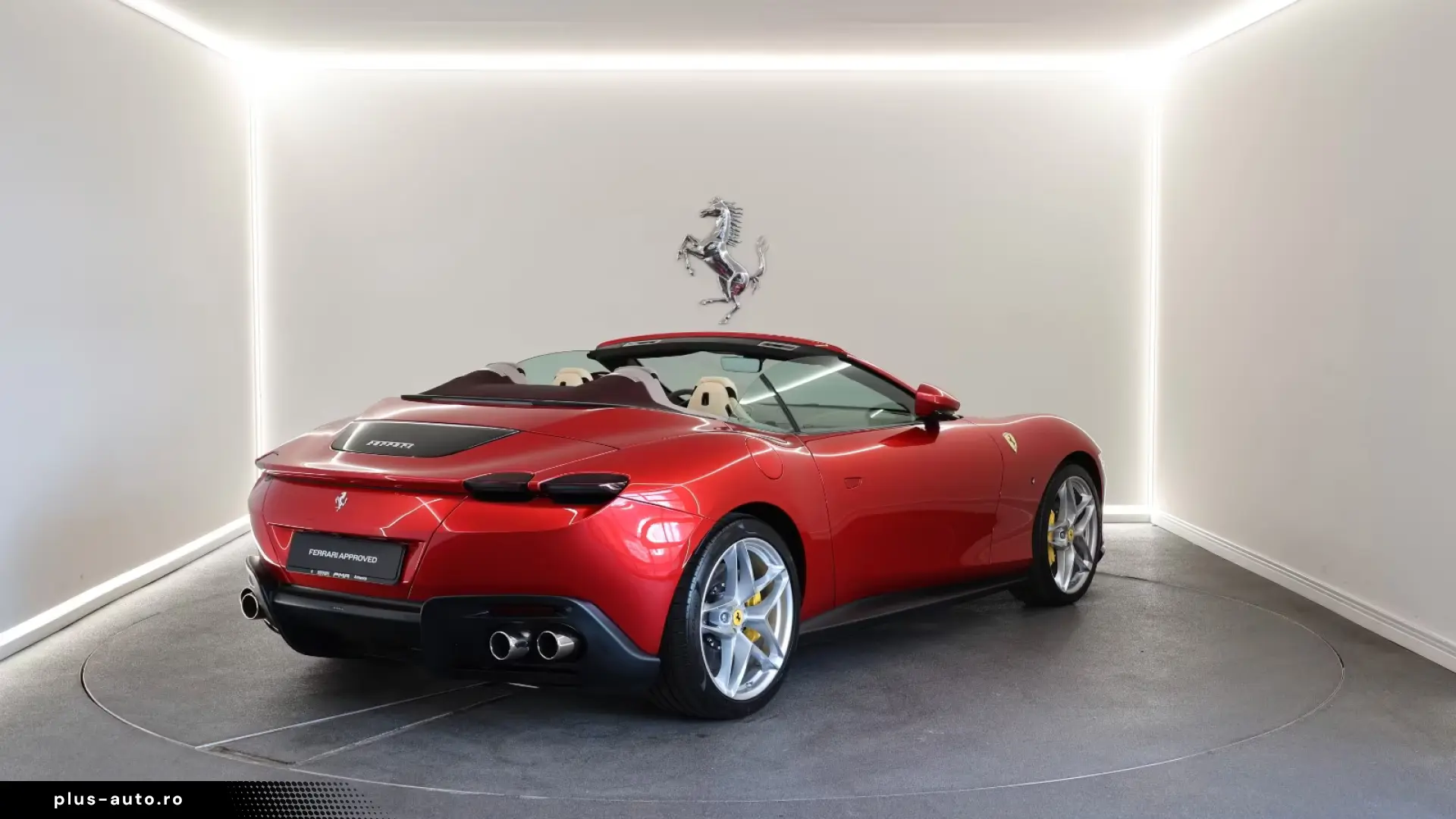 Ferrari Roma Spider   Rosso Magma