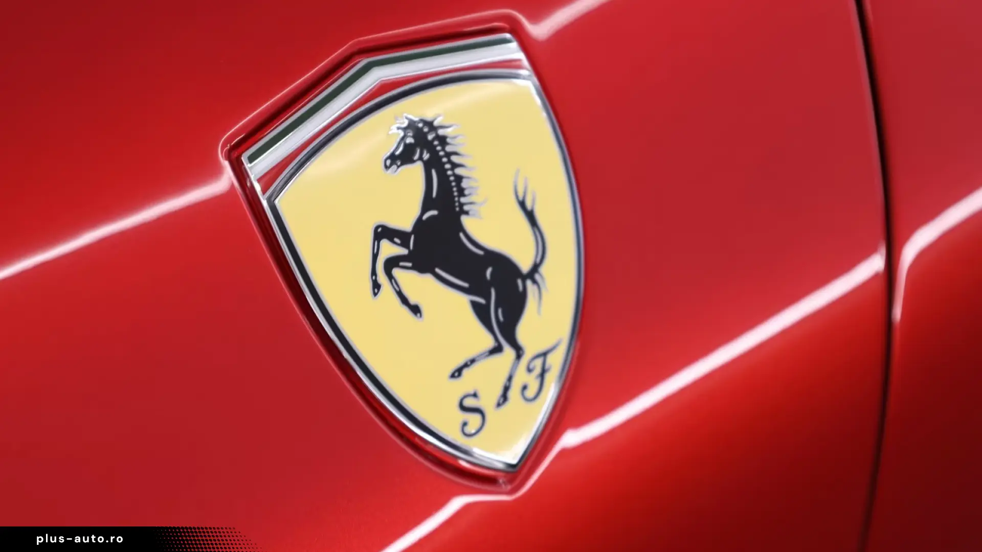 Ferrari Roma Spider   Rosso Magma
