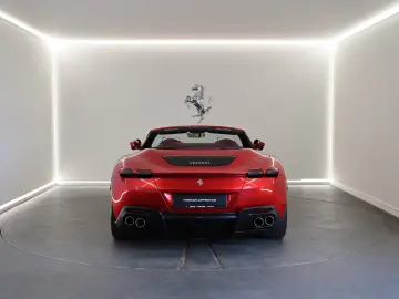 Ferrari Roma Spider   Rosso Magma