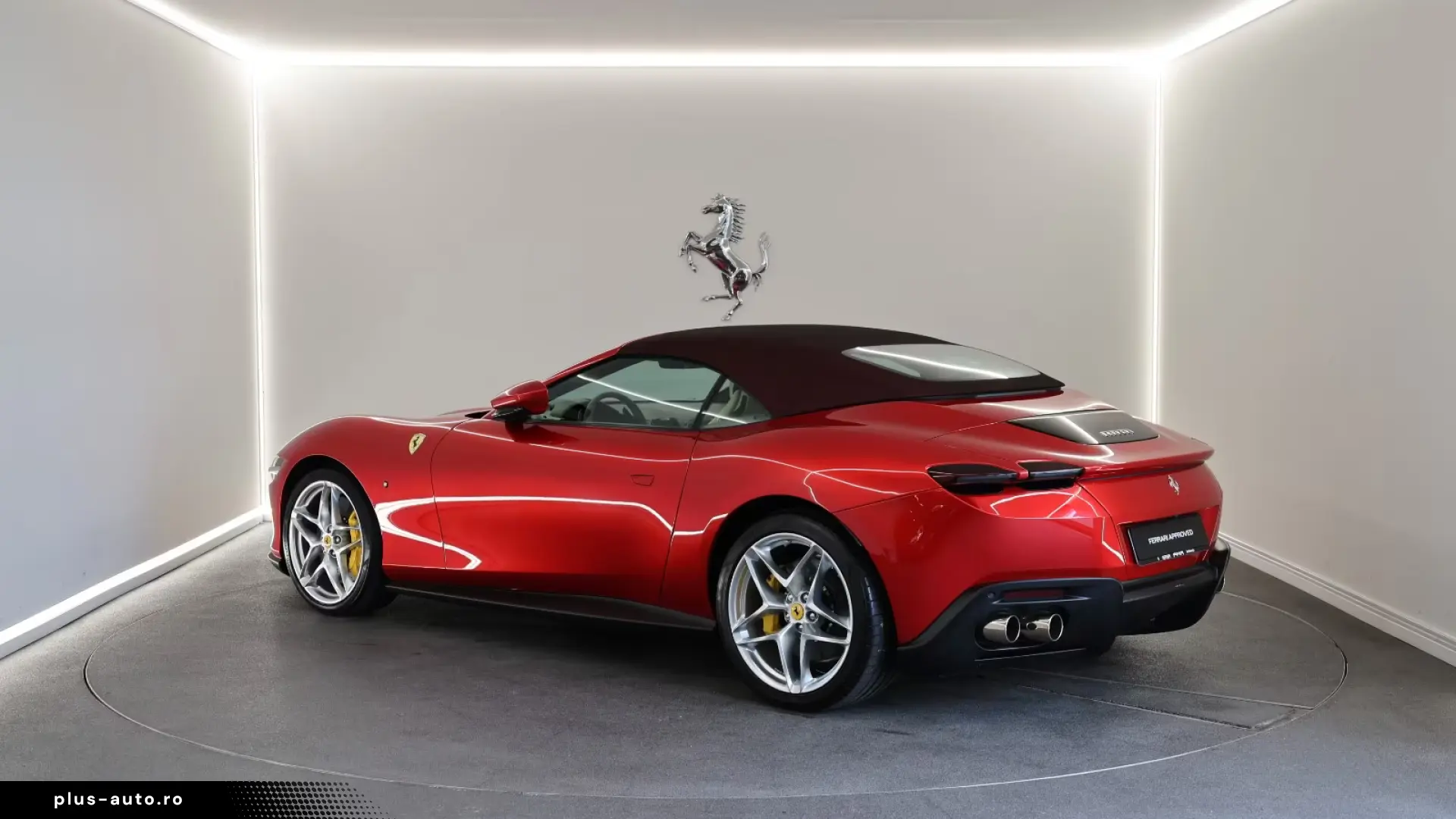 Ferrari Roma Spider   Rosso Magma