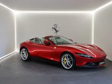 Ferrari Roma Spider   Rosso Magma