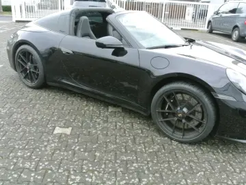 Porsche 992 Targa 4 GTS T-Hybrid lift matrix ACC bose 14