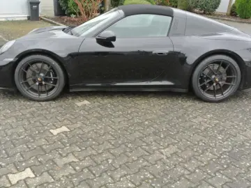 Porsche 992 Targa 4 GTS T-Hybrid lift matrix ACC bose 14
