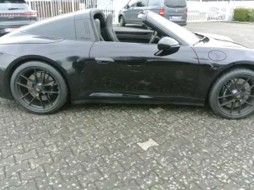 Porsche 992 Targa 4 GTS T-Hybrid lift matrix ACC bose 14