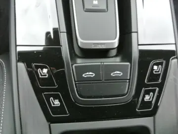 Porsche 992 Targa 4 GTS T-Hybrid lift matrix ACC bose 14