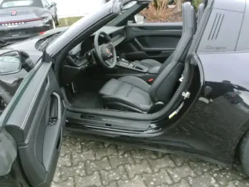 Porsche 992 Targa 4 GTS T-Hybrid lift matrix ACC bose 14