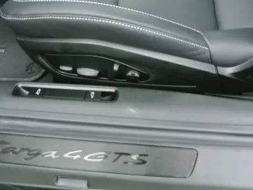 Porsche 992 Targa 4 GTS T-Hybrid lift matrix ACC bose 14