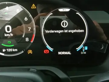 Porsche 992 Targa 4 GTS T-Hybrid lift matrix ACC bose 14