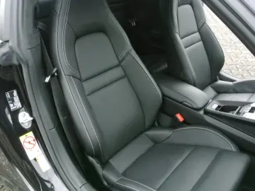 Porsche 992 Targa 4 GTS T-Hybrid lift matrix ACC bose 14