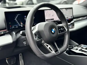 BMW 520i Touring M Sport Pro HK HiFi DAB LED