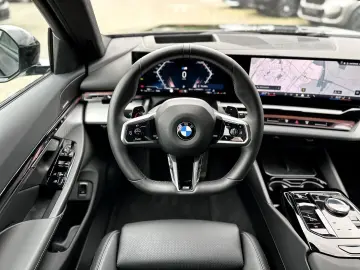 BMW 520i Touring M Sport Pro HK HiFi DAB LED