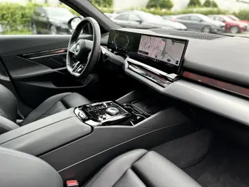 BMW 520i Touring M Sport Pro HK HiFi DAB LED
