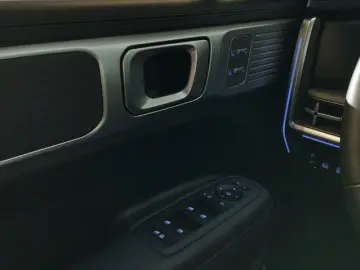 HYUNDAI SANTA FE Hybrid 1.6 T-GDi INTRO TRITTBRETTER