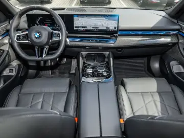 BMW 540d xDrive Touring M Sport HUD PANO ACC AHK LM