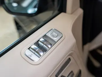MERCEDES-BENZ G 63 AMG Superior Vollleder-Pack Perfo…