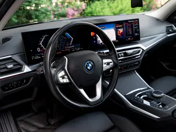 BMW 320E xDrive Touring H&K AmbientLights Panoramic