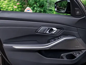 BMW 320E xDrive Touring H&K AmbientLights Panoramic