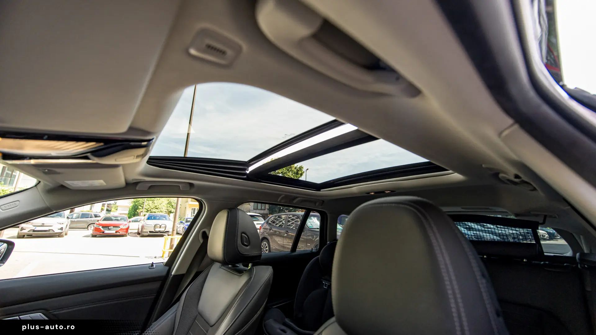 BMW 320E xDrive Touring H&K Panoramic AmbientLights